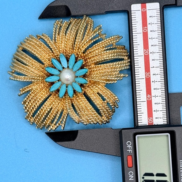 Brooch with Turquoise and Pearl - Picture 2 of 5